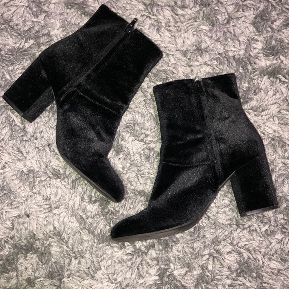 AMERICAN EAGLE OUTFITTERS VELVET BLACK BOOTIES - Picture 6 of 11